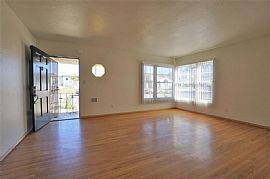 Cute and Great 2bed 1bath House in a Great Location in San Diego, CA (Photo 6 of 6)