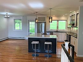 9 Longview Dr, Brookfield, Ct 06804 in Brookfield, CT (Photo 2 of 12)