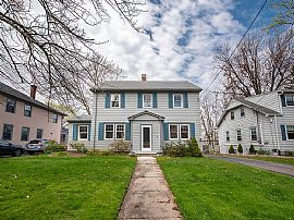 39 Auburn Rd, West Hartford, Ct 06119 in West Hartford, CT