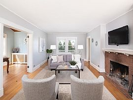 39 Auburn Rd, West Hartford, Ct 06119 in West Hartford, CT (Photo 3 of 12)