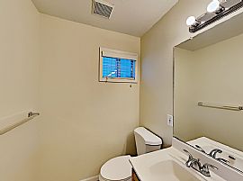 Beautiful 3 Bedroom House in Sacramento, CA (Photo 10 of 12)