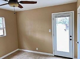 This Is Beautiful 2/1ba Come in  Tucson, Az Ready to Move In in Tucson, AZ (Photo 3 of 4)