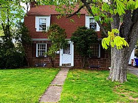 16 Thomson Rd, West Hartford, Ct 06107 in West Hartford, CT