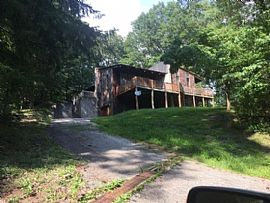 1750 Woodvale Dr, Charleston, Wv 25314 in Charleston, WV