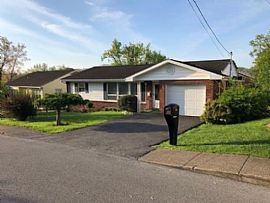 109 E Smith St, Bridgeport, Wv 26330 in Bridgeport, WV