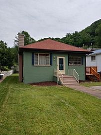 956 Woodward Dr, Charleston, Wv 25387 in Charleston, WV