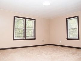 401 Davis St, Clarksburg, Wv 26301 in Clarksburg, WV (Photo 8 of 10)