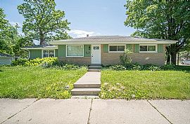 8035 W Warnimont Ave, Milwaukee, Wi 53220 in Milwaukee, WI