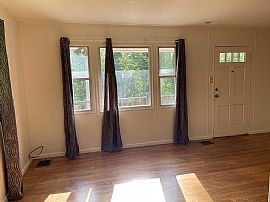 1738 Crestmont Dr, Huntington, Wv 25701 in Huntington, WV (Photo 3 of 11)