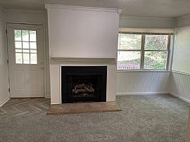 1738 Crestmont Dr, Huntington, Wv 25701 in Huntington, WV (Photo 5 of 11)