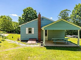 31 South Rd, Ellington, Ct 06029 in Ellington, CT