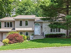 Houae For Rent in Smithtown, NY
