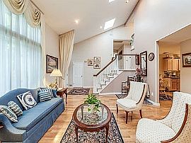 Houae For Rent in Smithtown, NY (Photo 2 of 6)