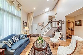 Houae For Rent in Smithtown, NY (Photo 3 of 6)