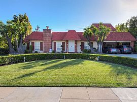 Former Home of The Original Peter Pan, Mary Martin in Beverly Hills, CA (Photo 2 of 9)