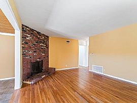 A Truly Jovial 3 Bedroom Home in Los Angeles, CA (Photo 3 of 6)