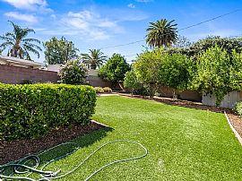 A Truly Jovial 3 Bedroom Home in Los Angeles, CA (Photo 6 of 6)