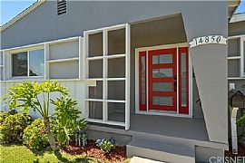 Charming 3 Bedroom Home in Panorama City, CA (Photo 2 of 7)