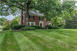 A Truly Jovial 4 Bedroom Home in Oakwood, OH