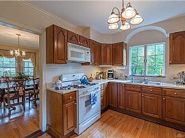 A Truly Jovial 4 Bedroom Home in Oakwood, OH (Photo 4 of 8)