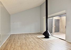 Cozy 1bedroom 1 Bathroom  in Long Beach, CA (Photo 4 of 12)