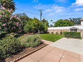 Lovely 3 Bedroom Home in Van Nuys, CA