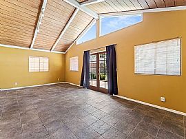 Lovely 3 Bedroom Home in Van Nuys, CA (Photo 3 of 7)