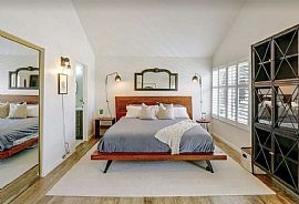 Charming 4 Bedroom Home  in New York, NY (Photo 11 of 12)