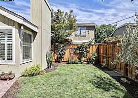 Charming 4 Bedroom Home  in New York, NY (Photo 2 of 12)