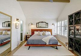 Charming 4 Bedroom Home  in New York, NY (Photo 3 of 12)