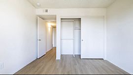 Beautiful Two Bedroom  in Long Beach, CA (Photo 4 of 12)