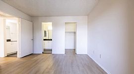 Beautiful Two Bedroom  in Long Beach, CA (Photo 5 of 12)