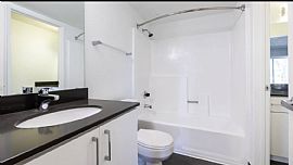 Beautiful Two Bedroom  in Long Beach, CA (Photo 7 of 12)