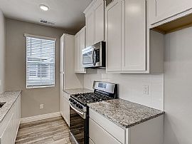 A Lovely 2 Bedroom Home in Aurora, CO (Photo 2 of 3)