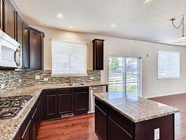 Gorgeous 3 Bedroom 3 Bathroom  in Aurora, CO (Photo 10 of 12)