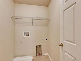 Gorgeous 3 Bedroom 3 Bathroom  in Aurora, CO (Photo 4 of 12)