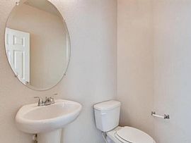 Gorgeous 3 Bedroom 3 Bathroom  in Aurora, CO (Photo 9 of 12)