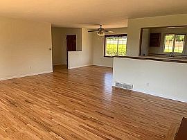 4225 120th Ave Se, Bellevue, Wa in Bellevue, WA (Photo 3 of 6)