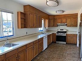 4225 120th Ave Se, Bellevue, Wa in Bellevue, WA (Photo 4 of 6)