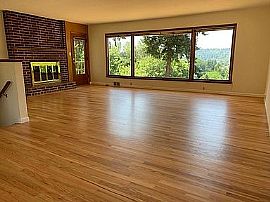 4225 120th Ave Se, Bellevue, Wa in Bellevue, WA (Photo 5 of 6)