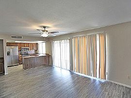 10560 W Laurie Ln, Peoria, Az 85345 in Peoria, AZ (Photo 5 of 10)