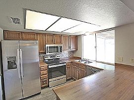 10560 W Laurie Ln, Peoria, Az 85345 in Peoria, AZ (Photo 6 of 10)