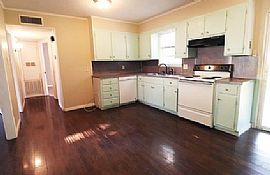 902 N Holly St, Searcy, Ar 72143  House For Rent in Searcy, AR (Photo 6 of 12)