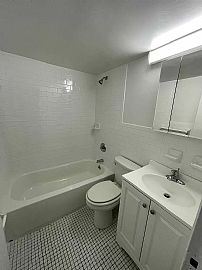 Beautiful1bad Room Available For Rent in New York, NY (Photo 4 of 8)