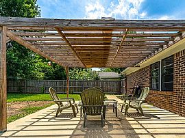 513 Denise Dr Sw, Decatur, Al 35603 in Decatur, AL (Photo 2 of 12)