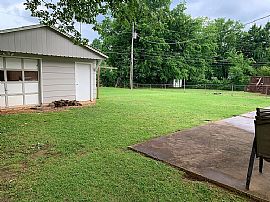 2613 Bonita Cir Sw, Huntsville, Al 35801 in Huntsville, AL (Photo 3 of 8)