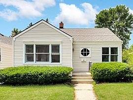 4975 N Berkeley Blvd, Whitefish Bay, Wi 53217 in Whitefish Bay, WI