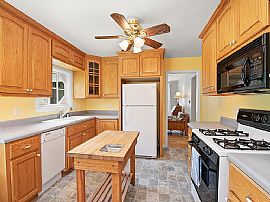 4975 N Berkeley Blvd, Whitefish Bay, Wi 53217 in Whitefish Bay, WI (Photo 4 of 9)
