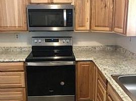 A Lovely 3 Bedroom Home in Aurora, OR (Photo 3 of 4)