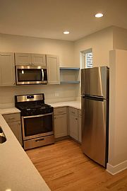 Charming 2 Bedroom Home  in Forest Park, IL (Photo 6 of 7)